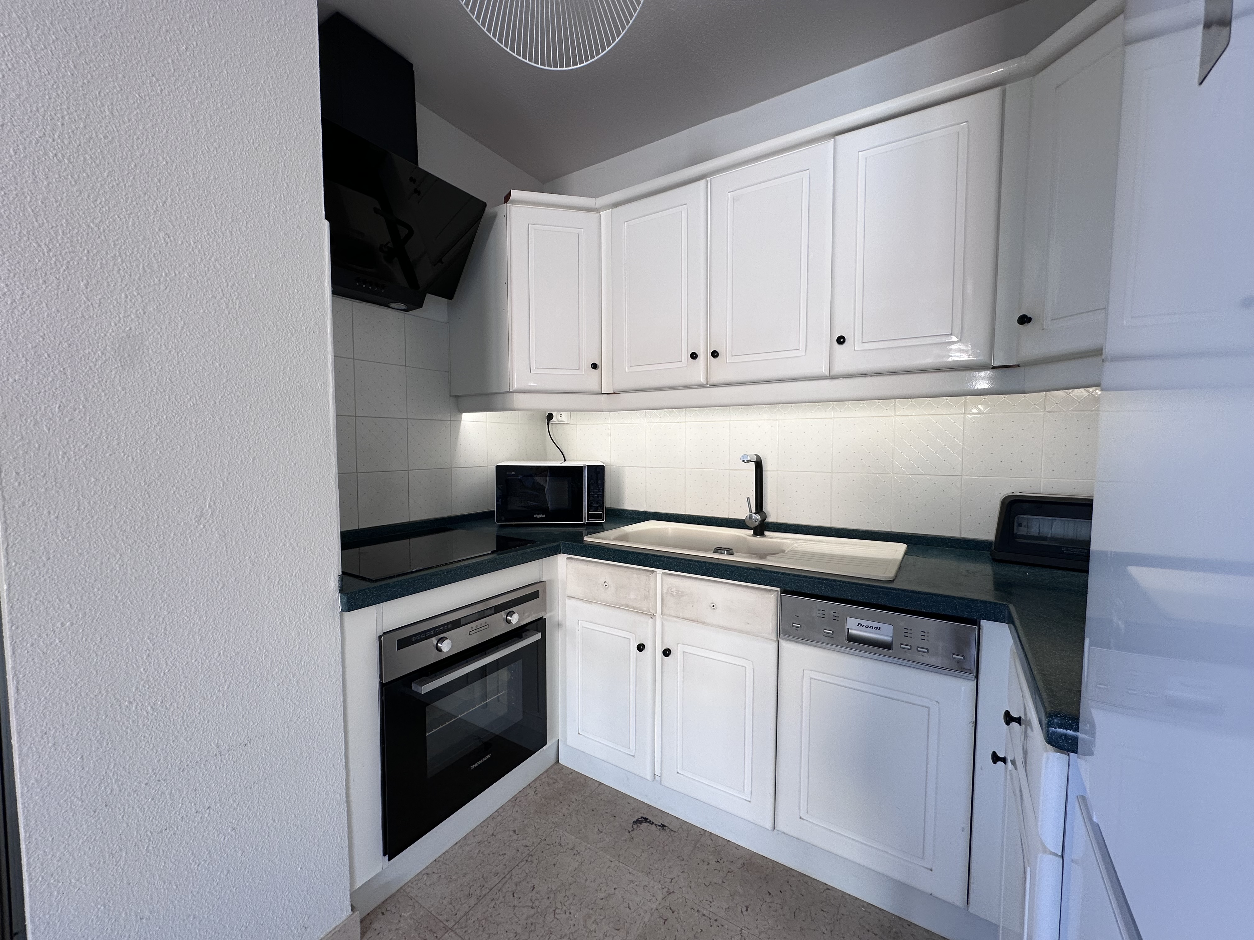 Cuisine entièrement équipée de l'appartement Cozy Colibri, Le Gosier